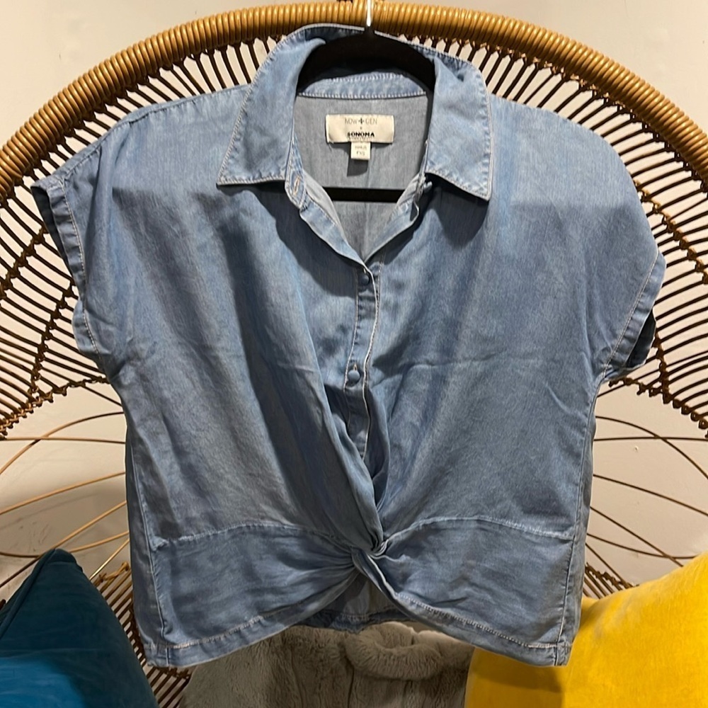 Sonoma Goods For Life + Now & Gen
Knot Front Chambray Shirt EUC